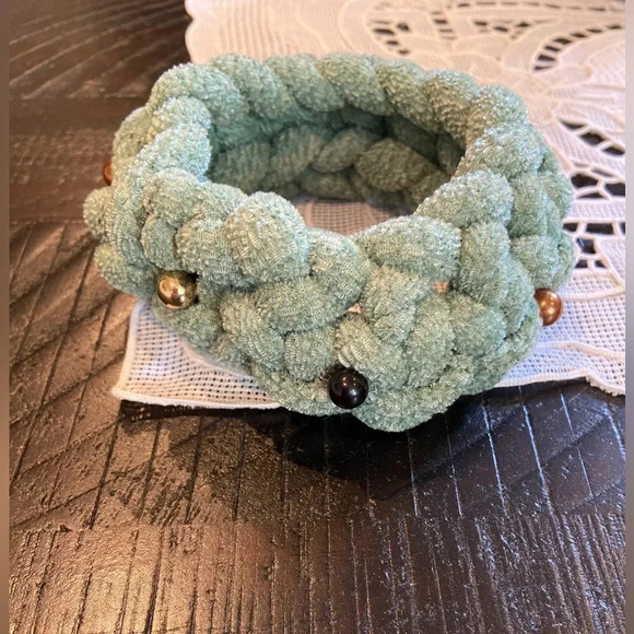 Green plush handmade crochet bracelet 💚 - Picture 4 of 6
